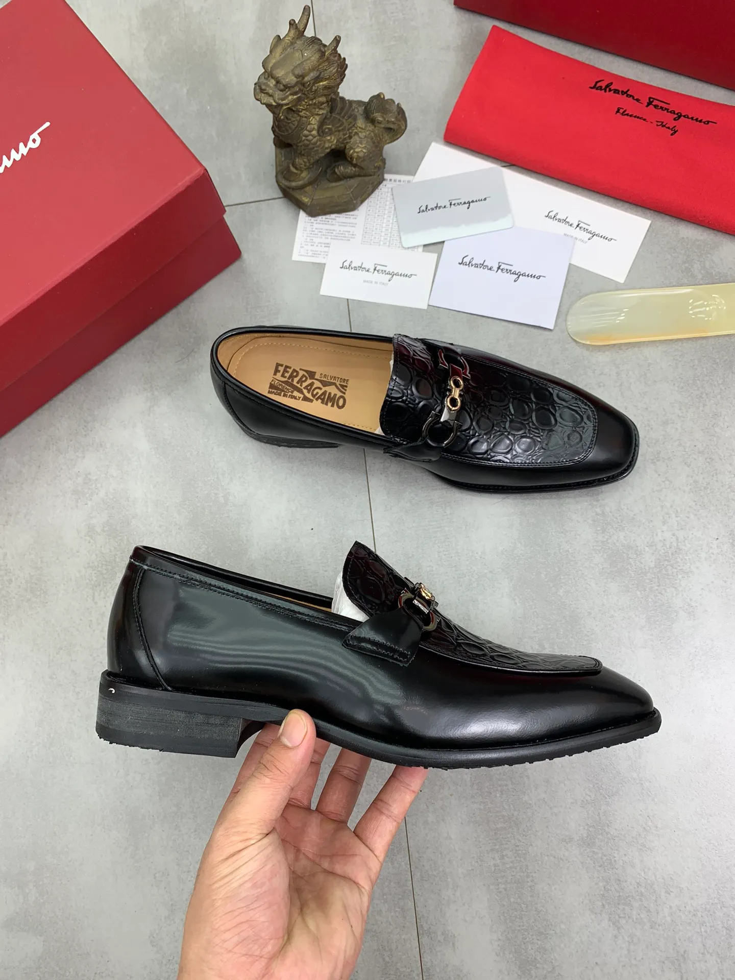 Men's Men's Shoes 💰P460💰[New Style] Water-dyed Niuli 🆘[Salvatore Ferragamo] Ferragamo's latest casual business leather shoes for men! Available at counters simultaneously! The fabric is made of specially imported original pebbled calfskin, and the lining is made of imported water-dyed cowhide. It is absolutely luxurious and leads the fashion trend. Matching code: 38-45 (46 can be customized) multiple colors available